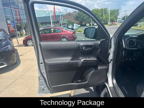 Used 2019 Toyota Tacoma TRD Off-Road w/ TRD Premium Off Road Package AWD/4WD image 12