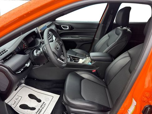 New 2026 Jeep Compass Latitude image 9