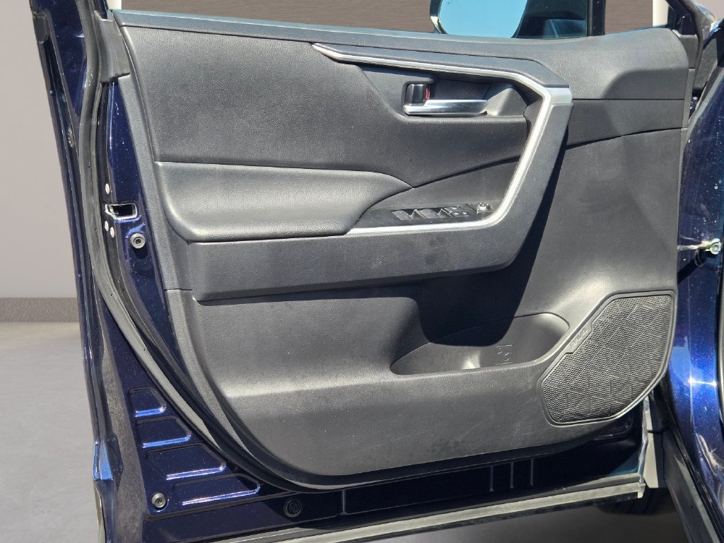Used 2025 Toyota RAV4 XLE FWD image 19