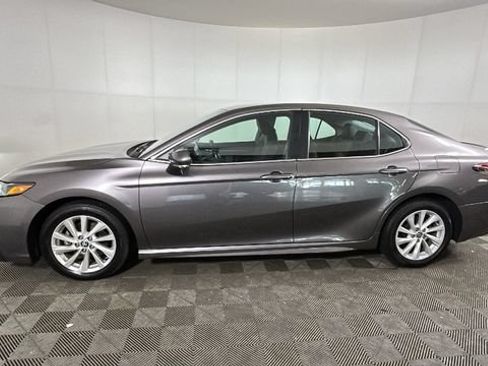 Used 2024 Toyota Camry SE FWD image 5