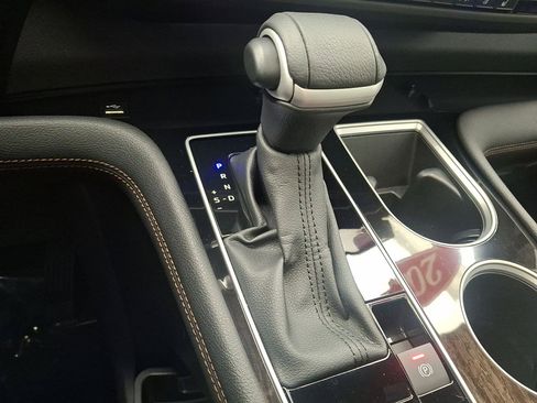 Certified 2025 Toyota Sienna Limited image 12