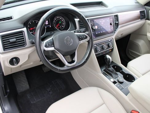 Certified 2021 Volkswagen Atlas SE image 10