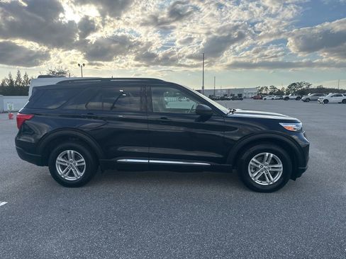 Used 2021 Ford Explorer XLT image 4