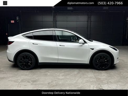 Used 2023 Tesla Model Y Long Range image 7