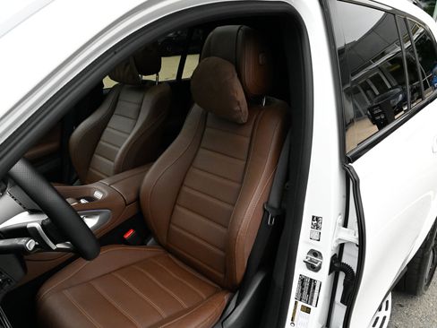 Used 2025 Mercedes-Benz GLS 580 4MATIC image 19