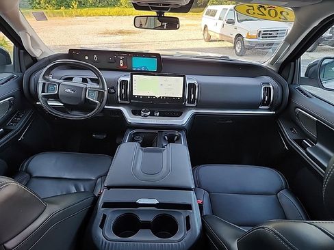 Used 2025 Ford Expedition Platinum AWD/4WD image 36