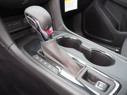 New 2022 Chevrolet Equinox RS w/ LPO, Floor Liner Package image 13