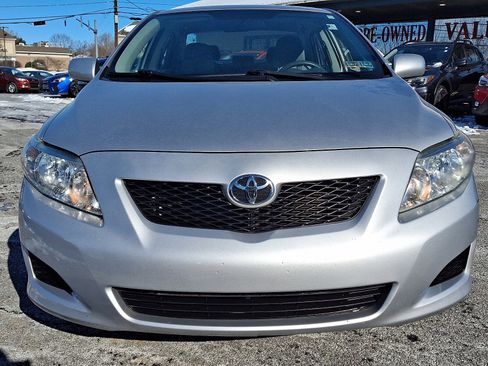 Used 2010 Toyota Corolla LE image 2