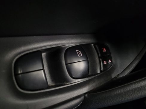 Used 2017 Nissan Rogue S image 27