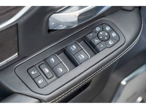 Used 2025 RAM 2500 Laramie AWD/4WD image 14