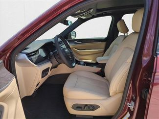 New 2025 Jeep Grand Cherokee Limited w/ Black Appearance Package video 4