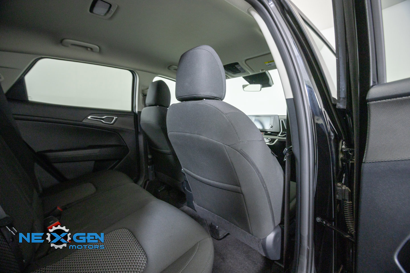 Used 2025 Kia Sportage LX FWD image 34