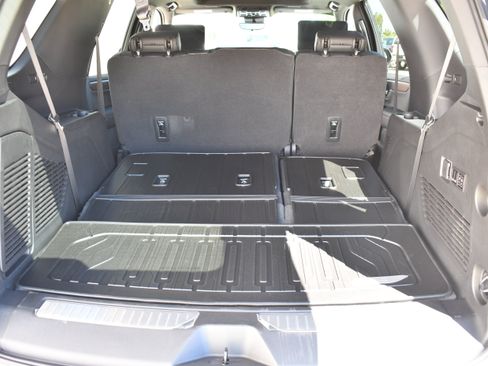 Used 2026 GMC Yukon Denali w/ Advanced Technology Package AWD/4WD image 23