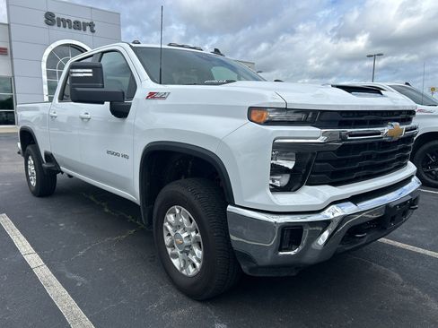 Used 2025 Chevrolet Silverado 2500 LT AWD/4WD image 25