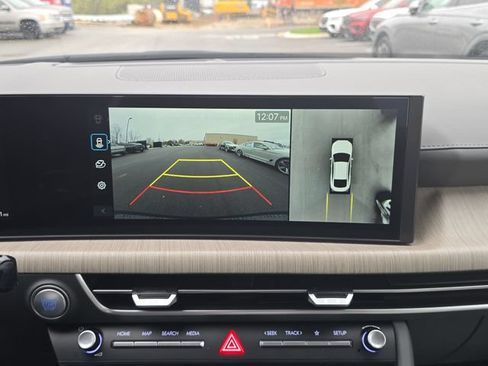 New 2025 Hyundai Sonata Limited FWD image 17