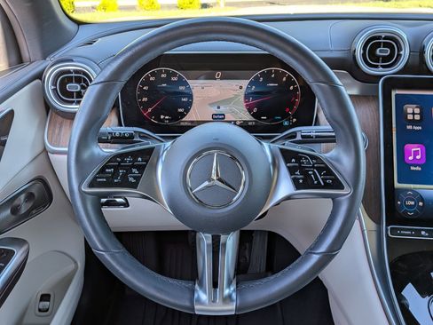 Used 2025 Mercedes-Benz GLC 300 4MATIC image 18