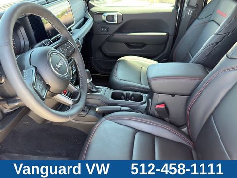 Used 2025 Jeep Gladiator Rubicon AWD/4WD image 13