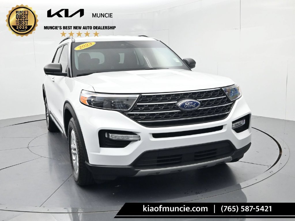 Used 2023 Ford Explorer XLT w/ Equipment Group 202A RWD image 2