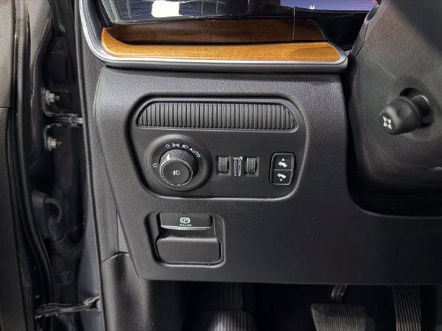 Used 2024 Jeep Grand Wagoneer L Series III AWD/4WD image 25