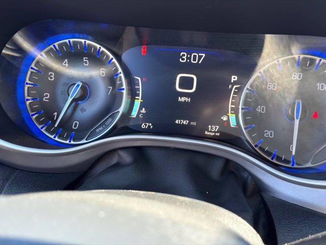 Used 2025 Chrysler Pacifica Select FWD image 30