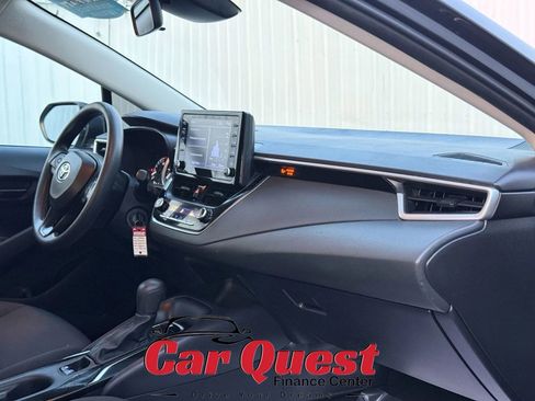 Used 2022 Toyota Corolla LE image 18