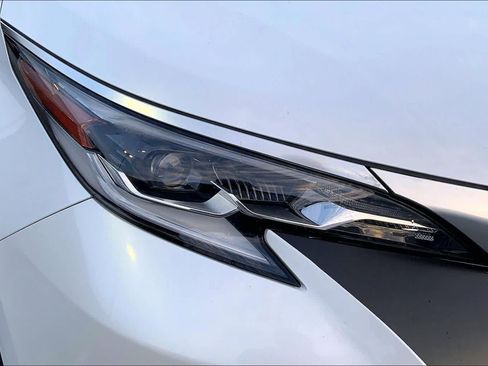 Used 2023 Toyota Sienna Platinum FWD image 24