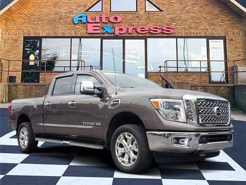 Used 2016 Nissan Titan SL image 1