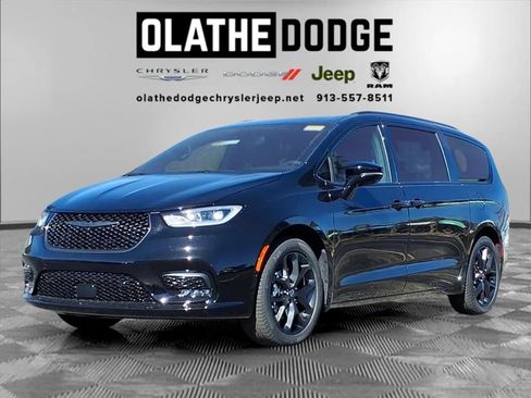 New 2026 Chrysler Pacifica Select image 1