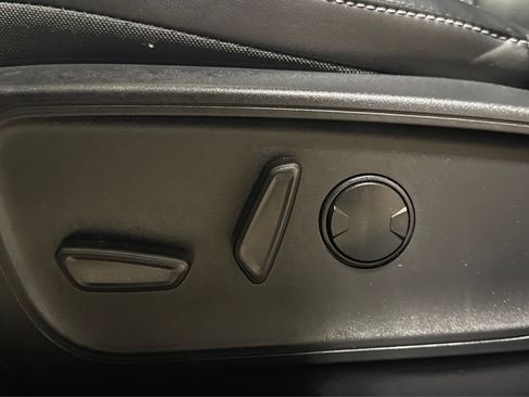 Used 2025 Ford Escape Platinum image 19