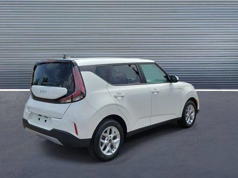 Used 2025 Kia Soul LX w/ LX Technology Package FWD image 3
