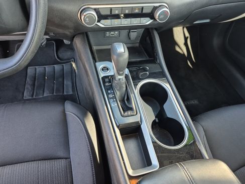 Used 2024 Nissan Altima 2.5 SV FWD image 12