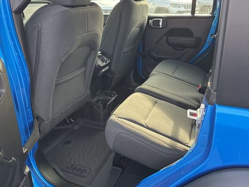 Used 2025 Jeep Wrangler Sport image 17