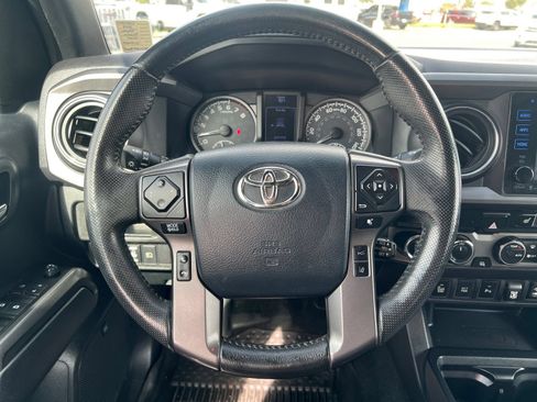 Used 2019 Toyota Tacoma TRD Off-Road AWD/4WD image 18