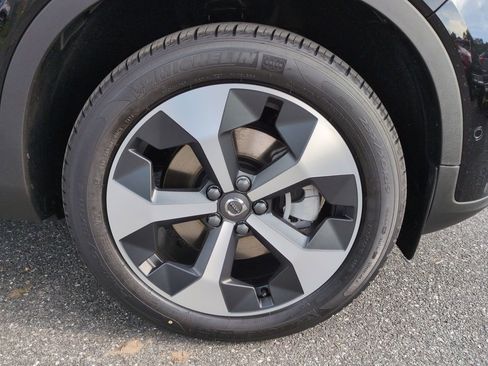 New 2025 Volvo XC40 B5 Plus w/ Protection Package Premier image 11