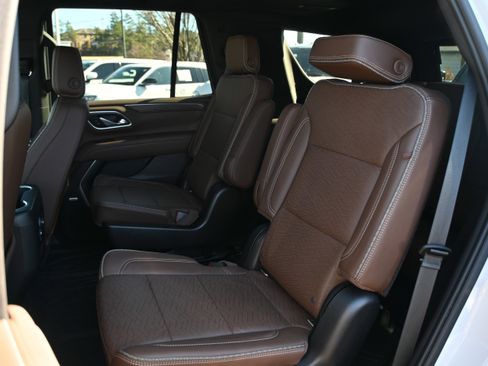 Used 2021 Chevrolet Tahoe High Country w/ Premium Package image 11