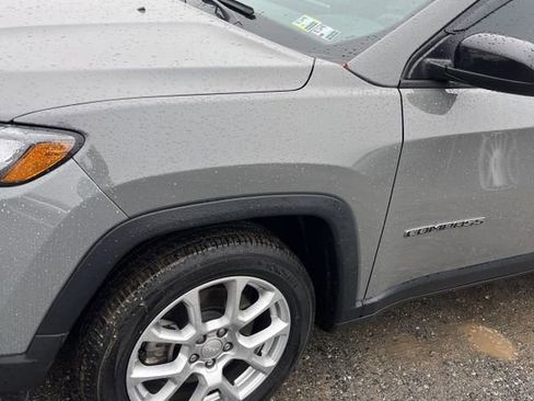 Used 2023 Jeep Compass Latitude image 2