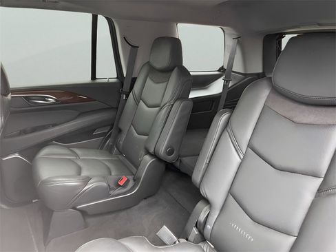 Used 2020 Cadillac Escalade Luxury image 12