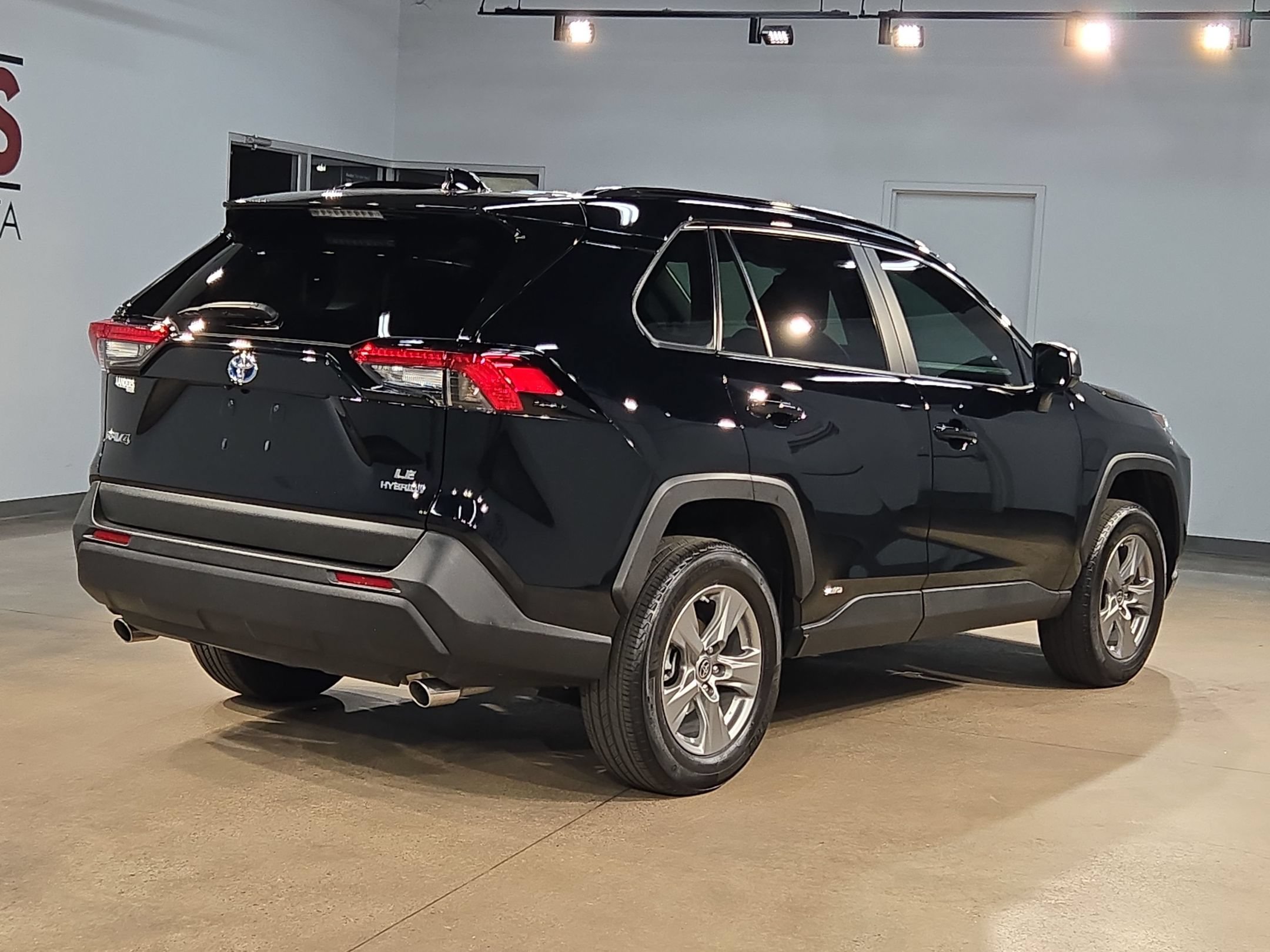 Used 2024 Toyota RAV4 LE AWD/4WD image 7