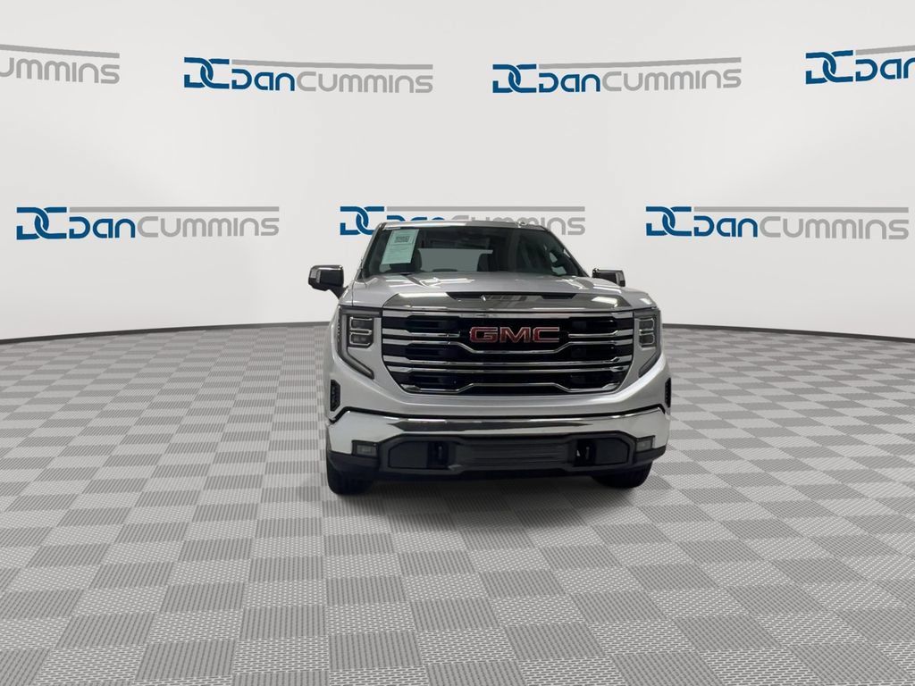 Used 2022 GMC Sierra 1500 SLT AWD/4WD image 3