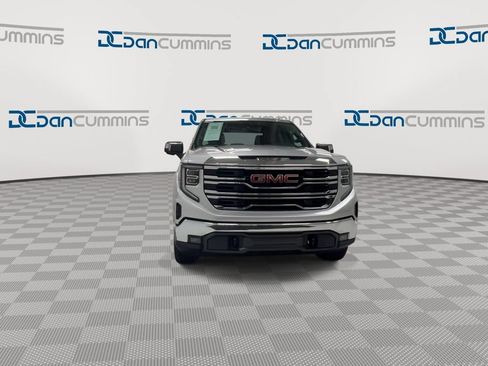 Used 2022 GMC Sierra 1500 SLT AWD/4WD image 3