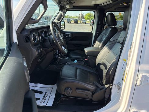 Used 2019 Jeep Wrangler Unlimited Sahara w/ Uconnect 4C Nav & Sound Group AWD/4WD image 24