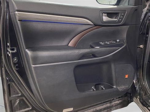 Used 2017 Toyota Highlander Limited Platinum image 20