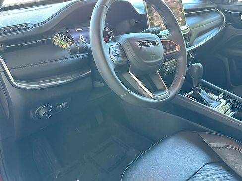 Used 2023 Jeep Compass Limited image 9