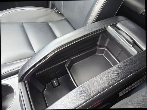 Used 2019 Toyota Highlander XLE AWD/4WD image 35