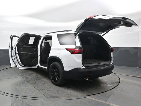Used 2023 Chevrolet Traverse LT image 54