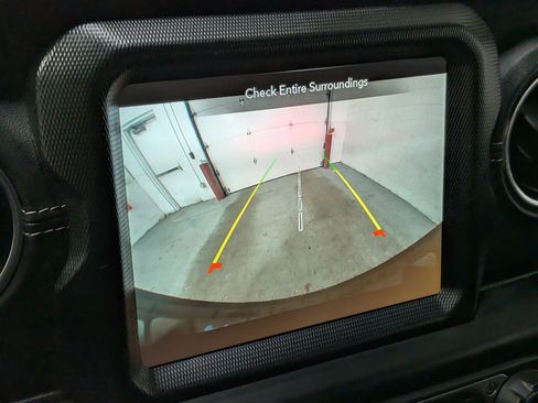 Used 2023 Jeep Wrangler Unlimited Sahara AWD/4WD image 25