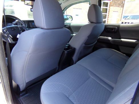 Used 2021 Toyota Tacoma SR5 AWD/4WD image 28