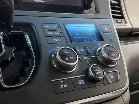 Used 2015 Toyota Sienna XLE image 17