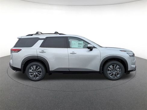 New 2025 Nissan Pathfinder SV image 4