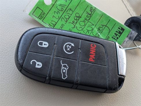 Used 2017 Jeep Grand Cherokee Limited w/ Luxury Group II image 41